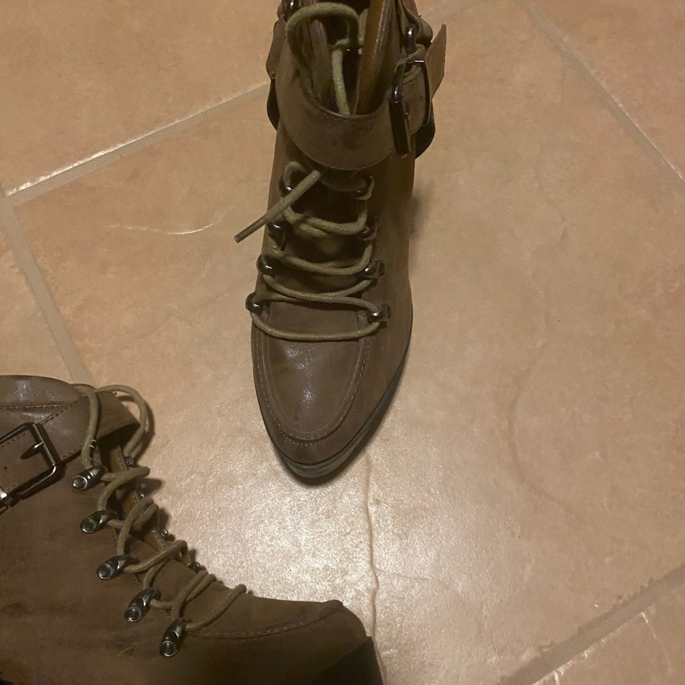 Size 7.5 - Picture 3 of 3